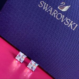 SWAROVSKI |”ATTRACT”| Princess-cut Stud Earrings